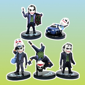 Случайная фигурка из набора Темный Рыцарь: Джокер