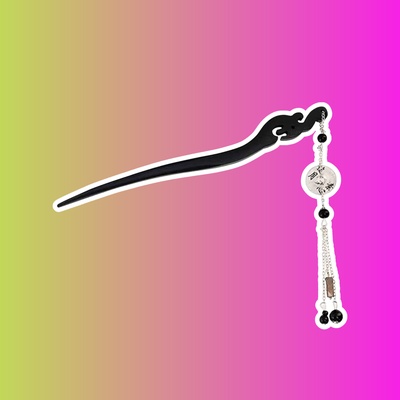 Шпилька для волос деревянная "Иероглифы" с подвесками