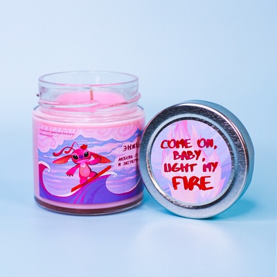 Ароматическая свеча Stickerpachechnaya x Woodeel. Лило и Стич: Энжел