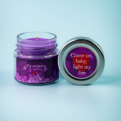 Ароматическая свеча Stickerpachechnaya x Krdmva. Сумерки