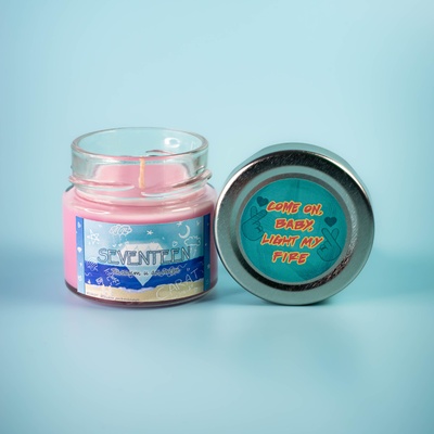 Ароматическая свеча. Stickerpachechnaya x SHKOT. Seventeen