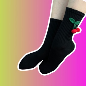 Носки чёрные с вишенками