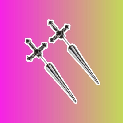 Серьги в виде меча с черными камнями