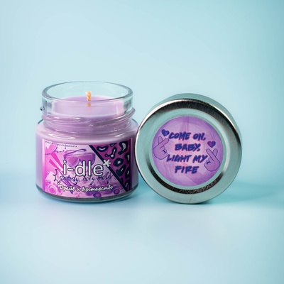 Ароматическая свеча. Stickerpachechnaya x SHKOT. i-dle