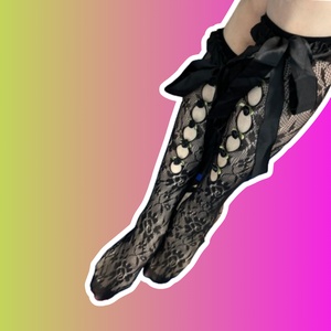 Чулки чёрные в сетку с розочками и бантиками