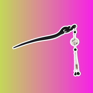 Шпилька для волос деревянная "Иероглифы" с подвесками