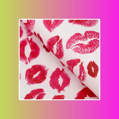 Бумага упаковочная крафт "Поцелуи"