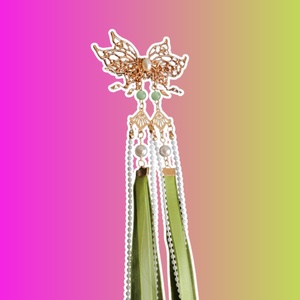 Заколка бабочка с кисточкой 