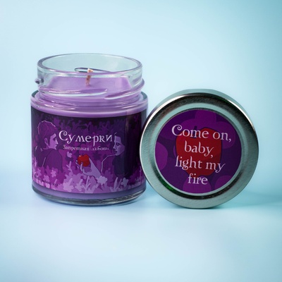 Ароматическая свеча Stickerpachechnaya x Krdmva. Сумерки