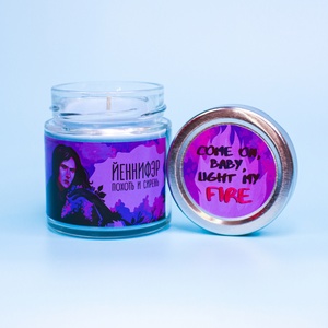 Ароматическая свеча by Stickerpachechnaya x Woodeel. Йеннифэр (200 мл)