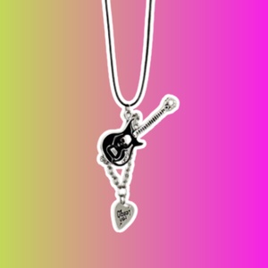 Кулон с черепом, гитарой и сердцем с кожаной цепочкой